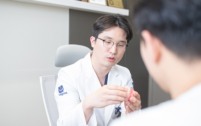 요충치와 매복치 있는 청소년 교정 가능할까...치아 상태별 단계적 접근 중요.jpg